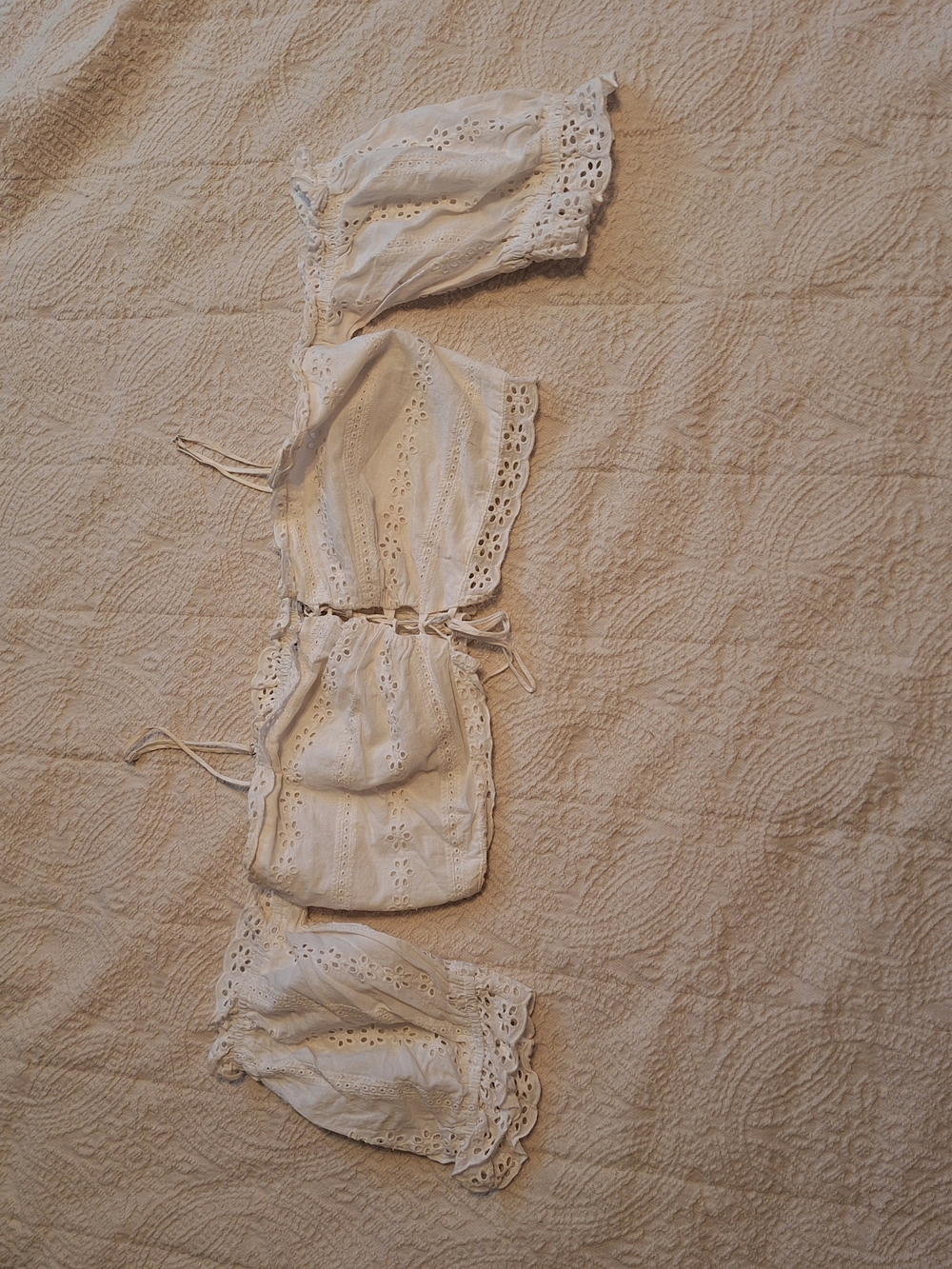 Guess White Eyelet Lace Bandeau with Detachable Sleeves